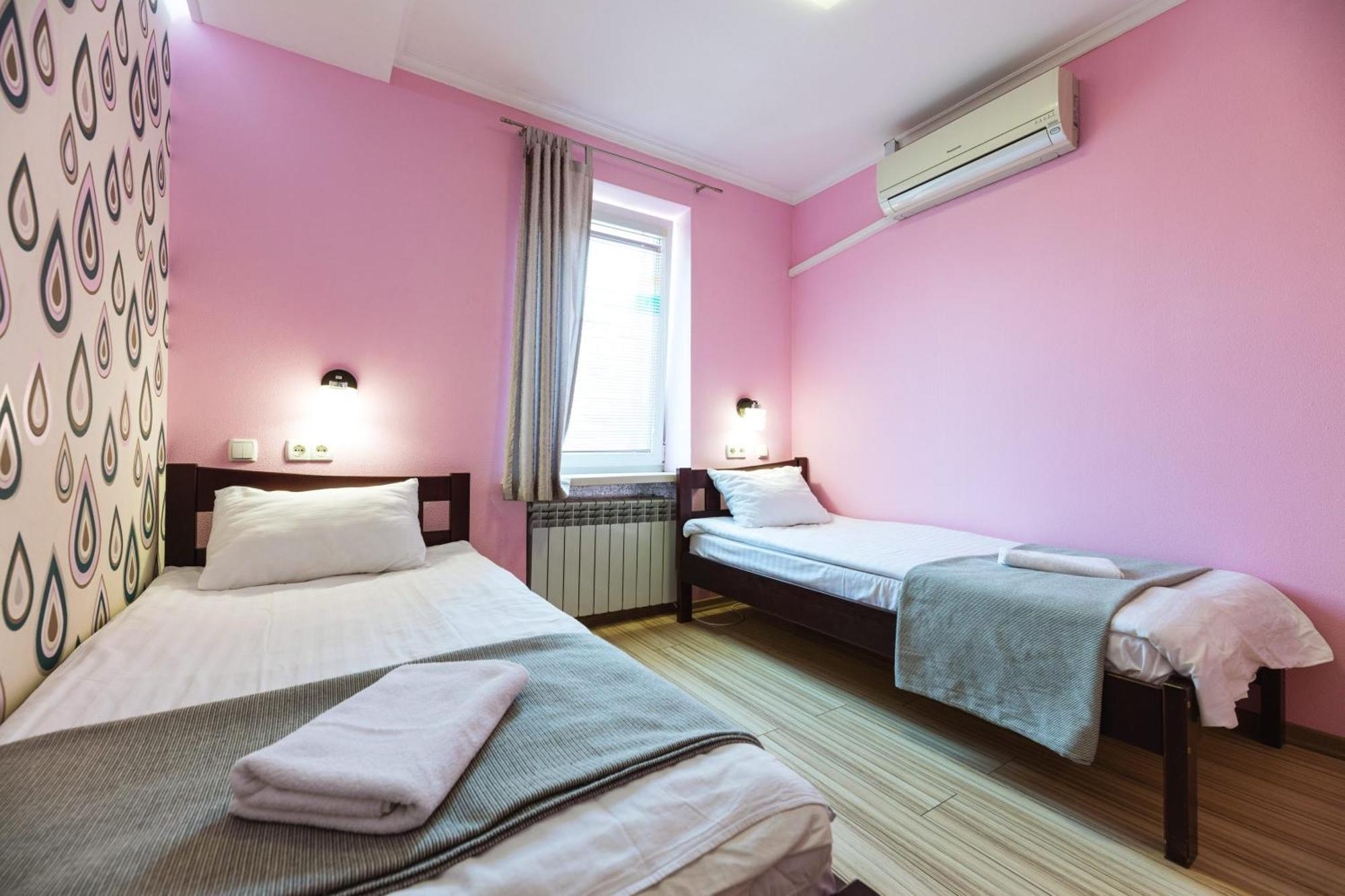 Guest House "Golden Gate 911 " Kiev Bagian luar foto